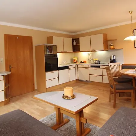 Lärchenwald 3*